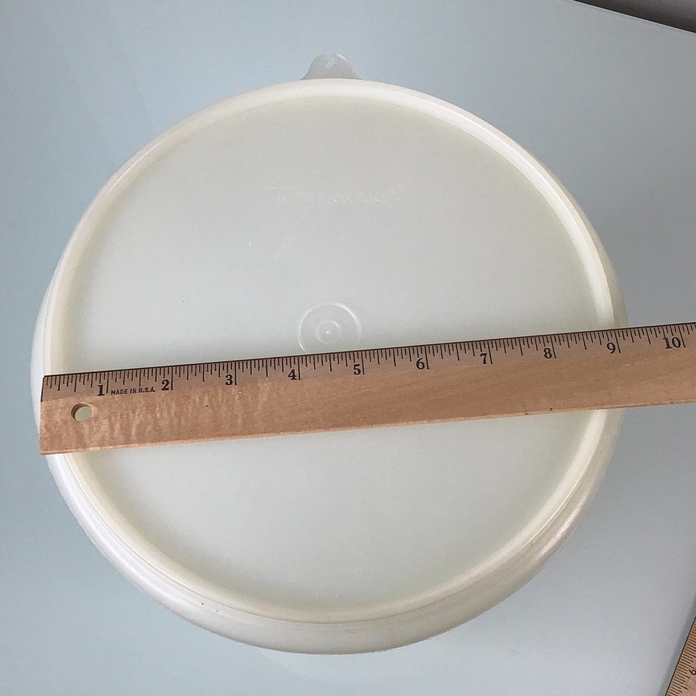 Vintage Tupperware X-Large Carry all Round food container with matching lid - Picture 4 of 9